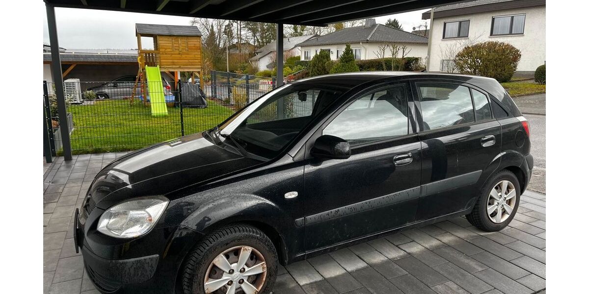 Kia Rio 130.000 km 2.490 &euro; Diez 65582