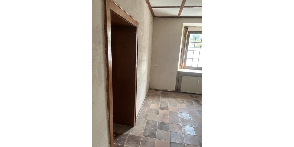 Erdgeschoßwohnung Singhofen - 3 Zimmer, 94 m&sup2;, 35.000&euro; | Angebot:27042559