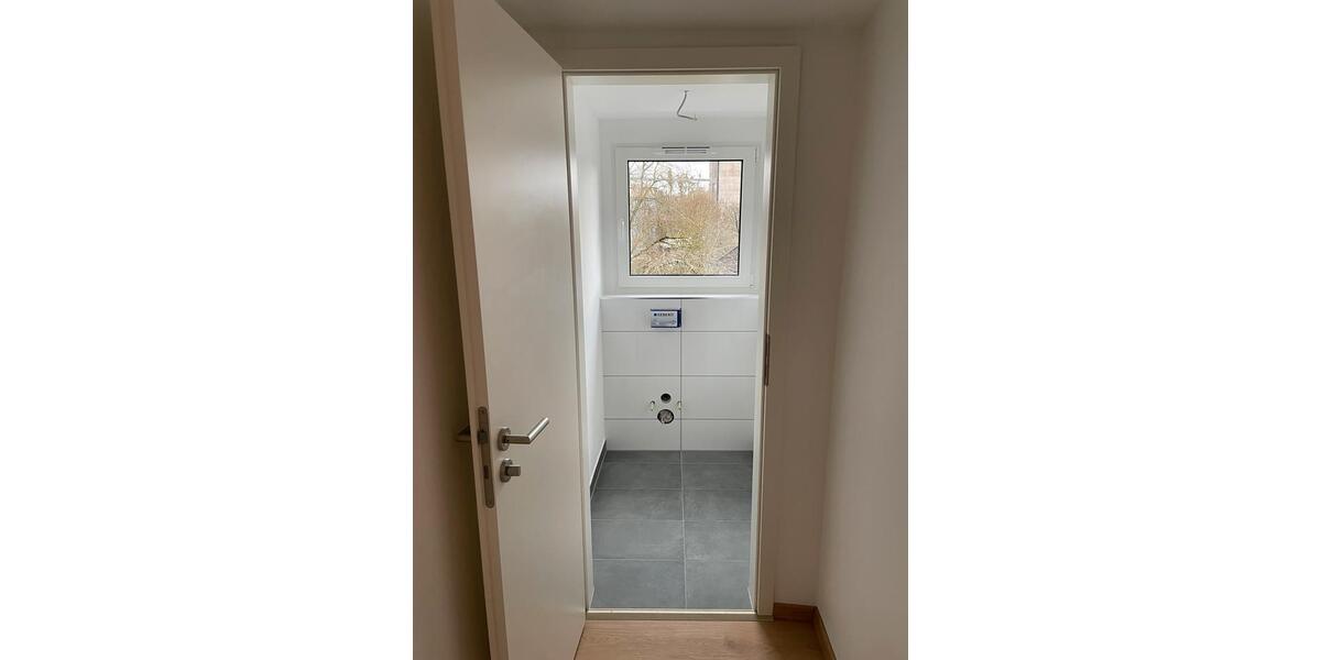 Erstbezug nach Sanierung - Großzügige 4-Zimmer-Wohnung DG 4 zimmer