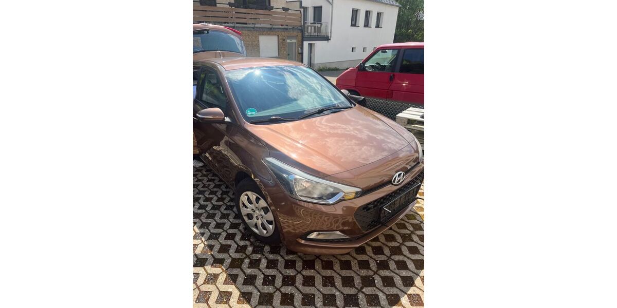 Hyundai i20 99.439 km 7.190 &euro; Lahnstein 56112