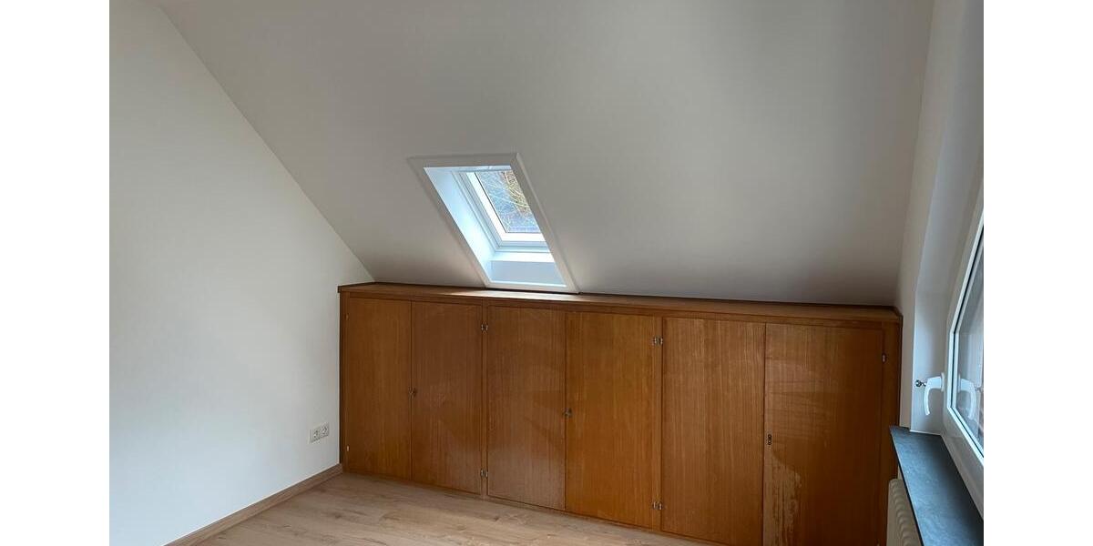 Erstbezug nach Sanierung - Großzügige 4-Zimmer-Wohnung DG 4 zimmer