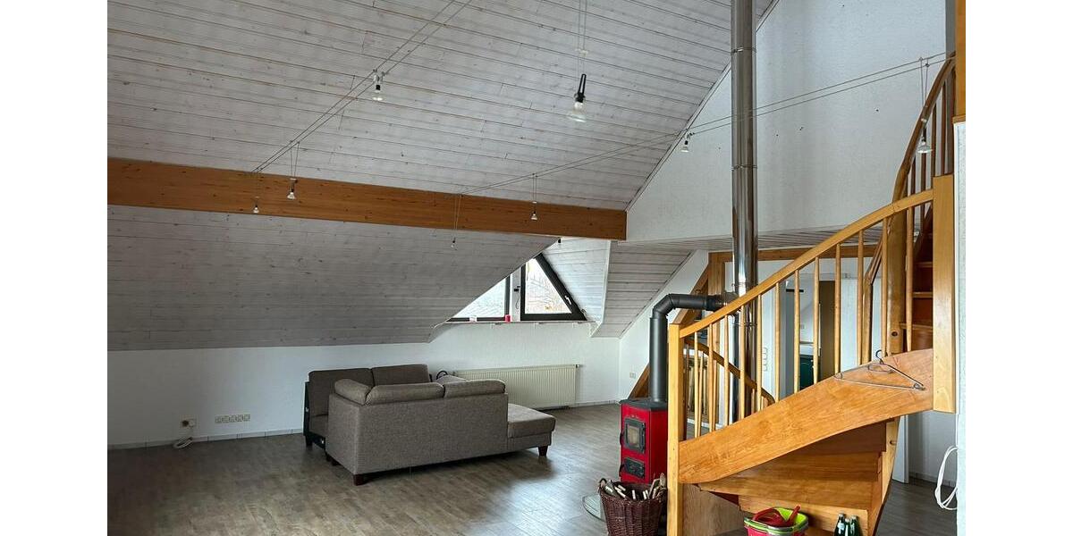 Große Dachgeschoss- Wohnung in Lautert zimmer