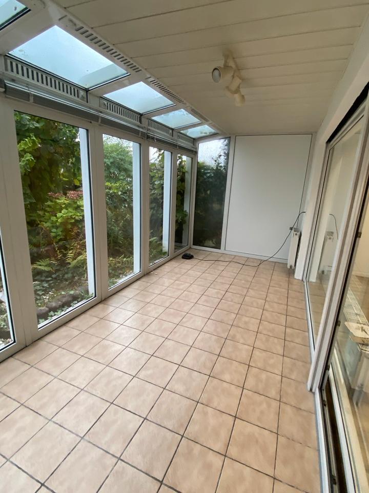 Helle frisch renovierte 2,5 ZKB Wohnung zu vermieten zimmer