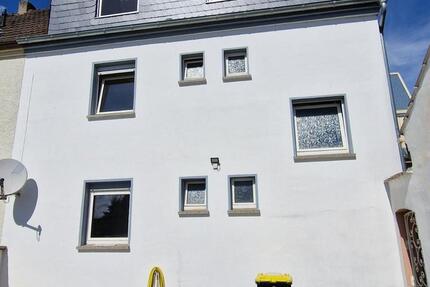 Solides 2 Familienhaus mit Hof und Garage in Kaltenengers 8 zimmer