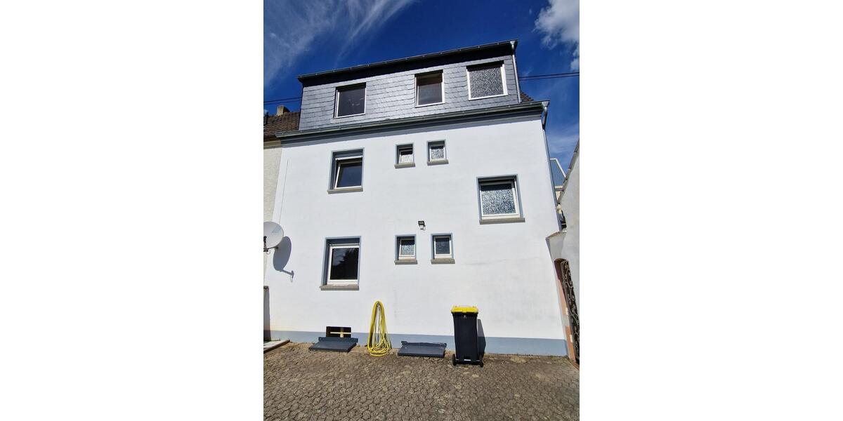 Solides 2 Familienhaus mit Hof und Garage in Kaltenengers 8 zimmer