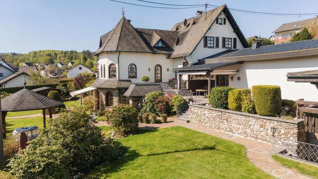 Haus zum Kaufen in Raubach 995.000 € 262 m²