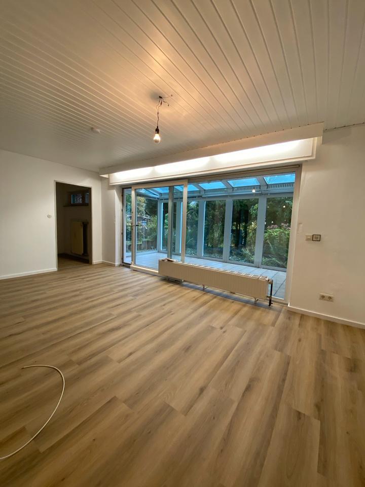 Helle frisch renovierte 2,5 ZKB Wohnung zu vermieten zimmer