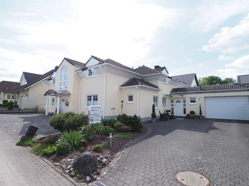 Haus zum Kaufen in Helferskirchen 699.000 € 284 m²