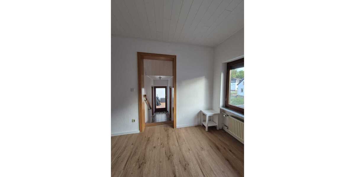 Zentrales Reihenhaus in Vallendar: 4 Zimmer, 2 Bäder, Balkon und 2 Stellplätze im eigenen Hof - Reihenendhaus Vallendar | Angebot:27328022