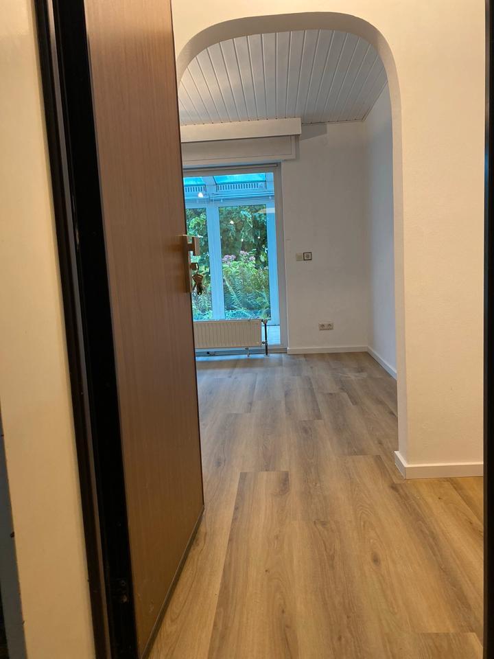 Helle frisch renovierte 2,5 ZKB Wohnung zu vermieten zimmer