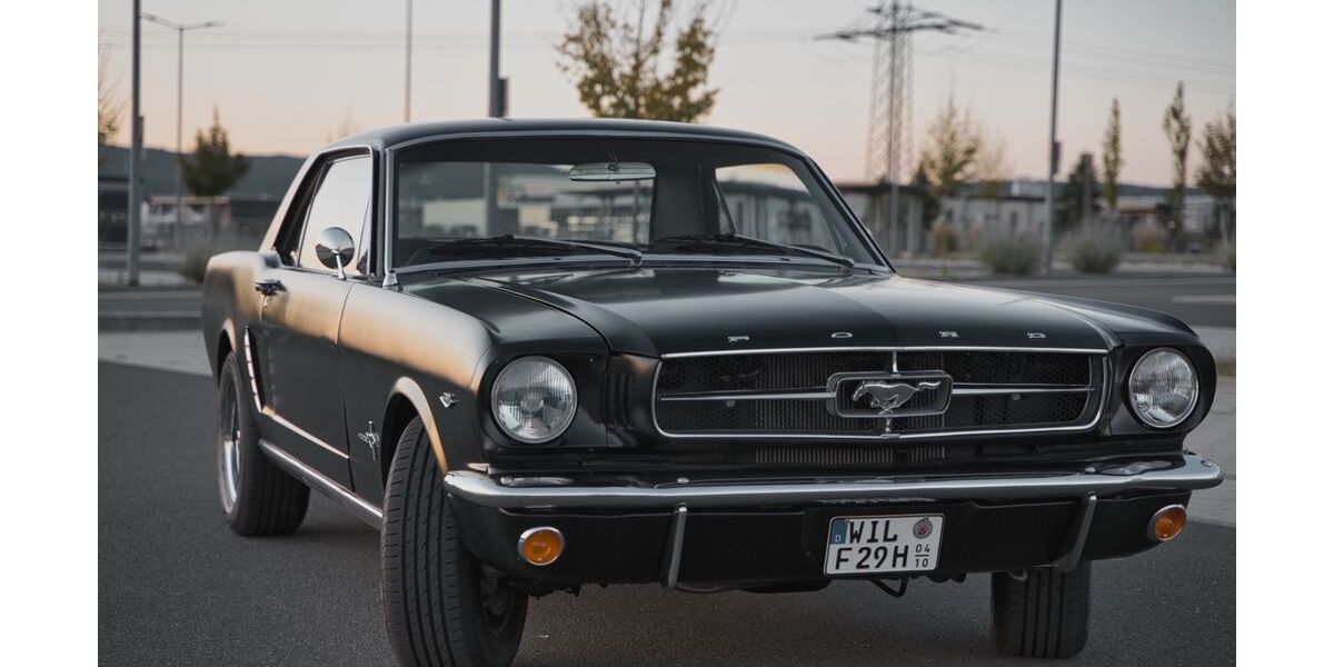 Ford Mustang 97.000 km 34.499 € Koblenz 56068