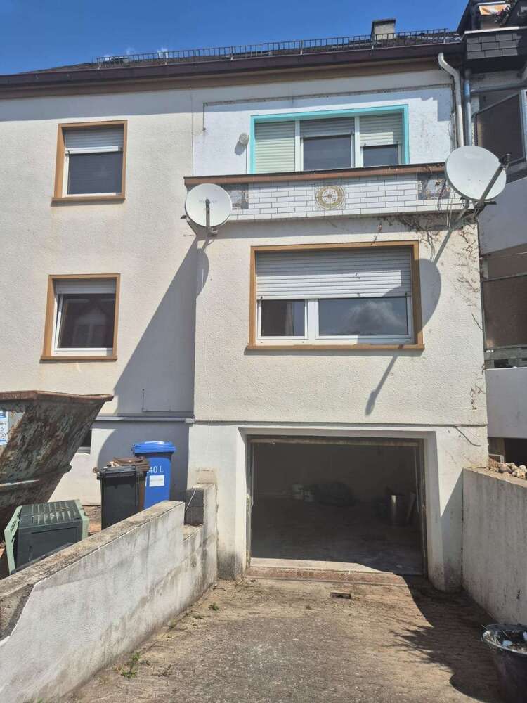 Haus zum Kaufen in Koblenz 280.000 € 200 m²