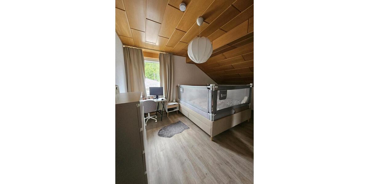 Dachgeschoßwohnung Siershahn - 3 Zimmer, 76 m&sup2;, 684&euro; | Angebot:26675621