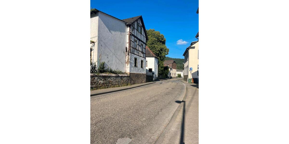 Einfamilienhaus Mayen - 10 Zimmer, 260 m&sup2;, 140.000&euro; | Angebot:27209567