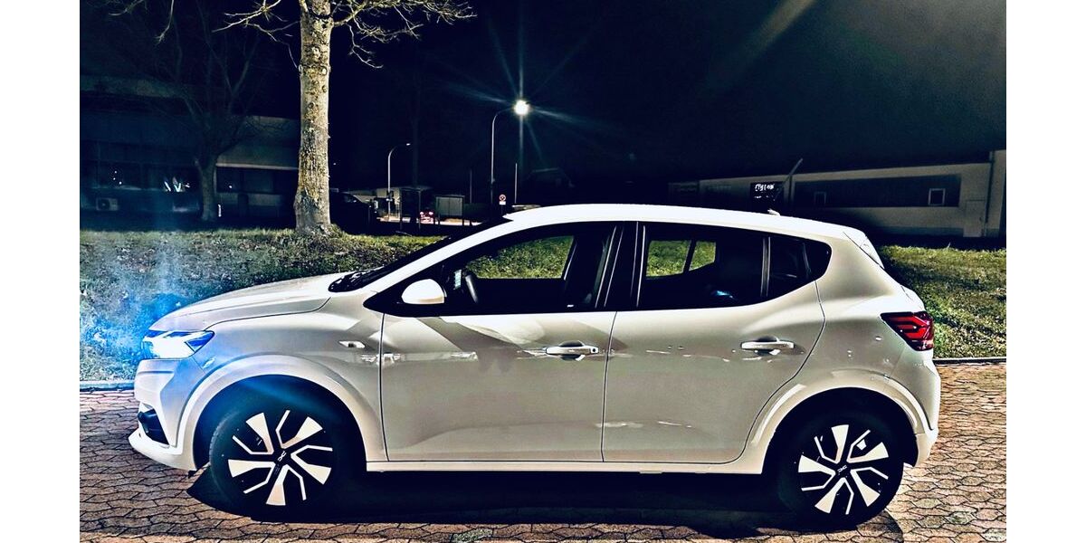 Dacia Sandero 20.000 km 14.550 &euro; Löf 56332