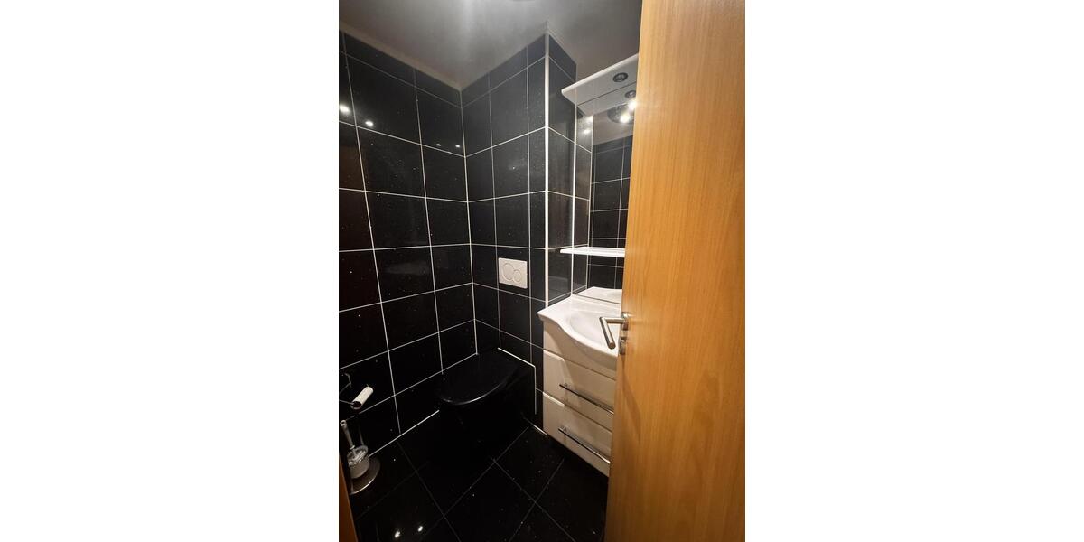 Dachgeschoßwohnung Neuwied - 6 Zimmer, 150 m&sup2;, 1.300&euro; | Angebot:26412451