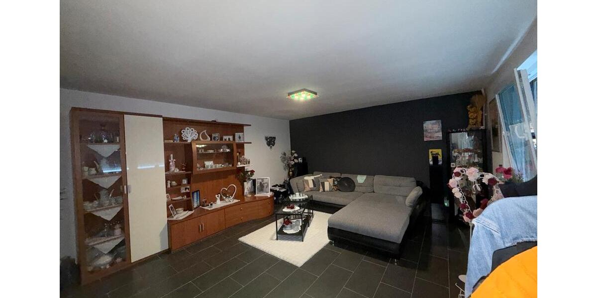Reihenhaus Gückingen - 7 Zimmer, 180 m&sup2;, 280.000&euro; | Angebot:27066463