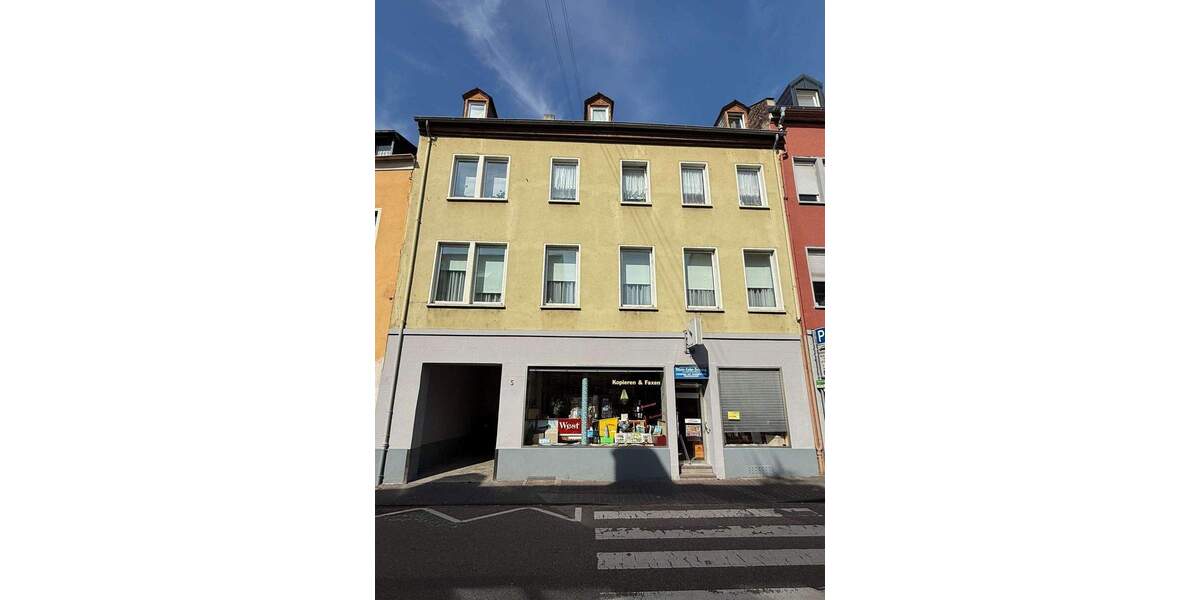 Solides Mehrfamilienhaus mit 4 Einheiten in zentraler Lage zimmer