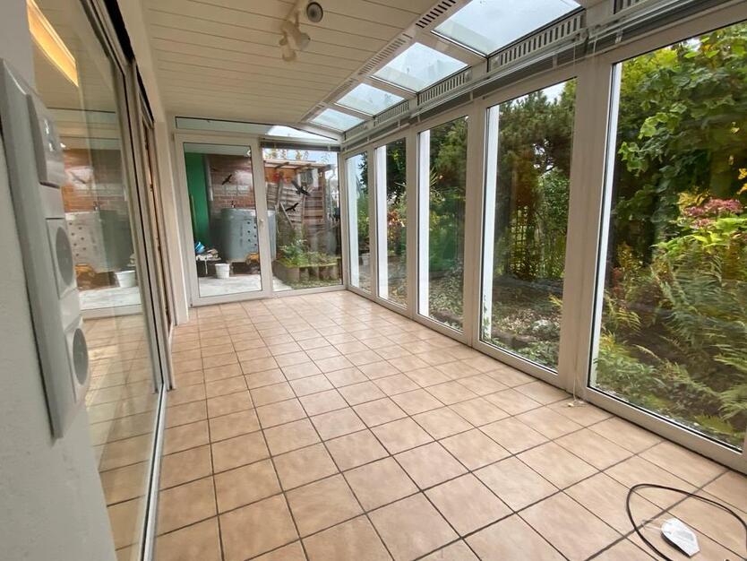 Helle frisch renovierte 2,5 ZKB Wohnung zu vermieten zimmer