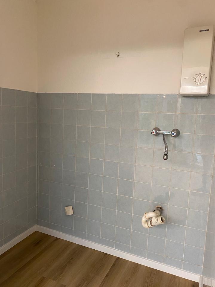 Helle frisch renovierte 2,5 ZKB Wohnung zu vermieten zimmer