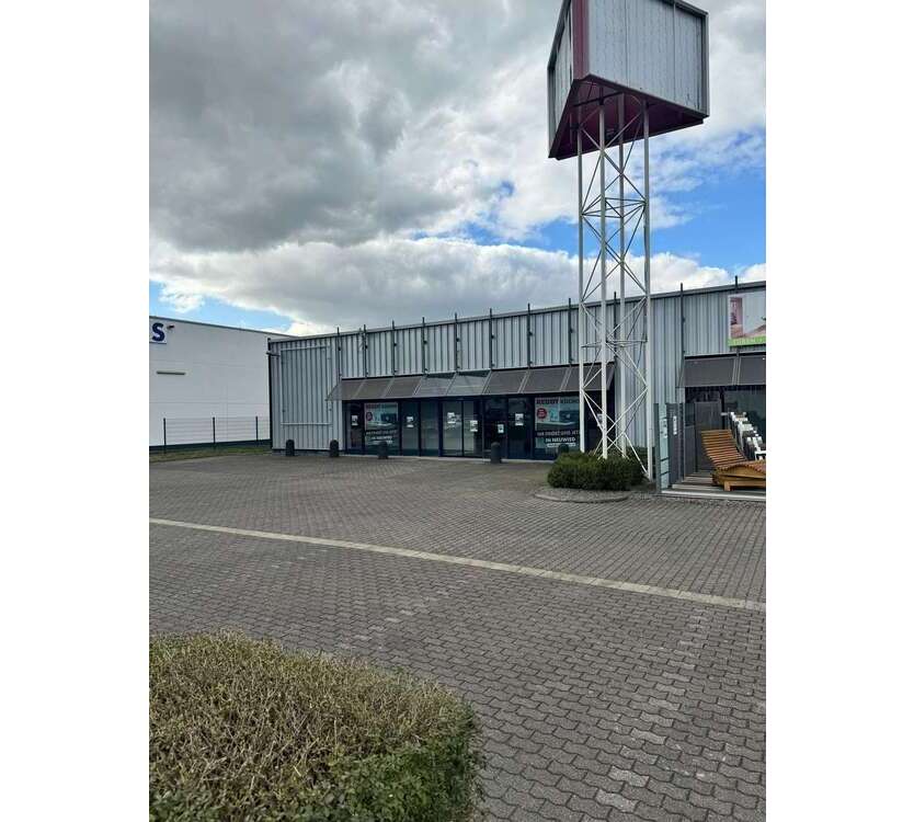 Einzelhandel in Mülheim-Kärlich 7.000 € 554 m²