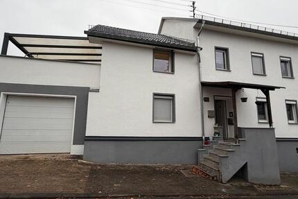 Frisch renovierte 2 Etagen Wohnung mitTerrasse, Garage und Garten 4 zimmer