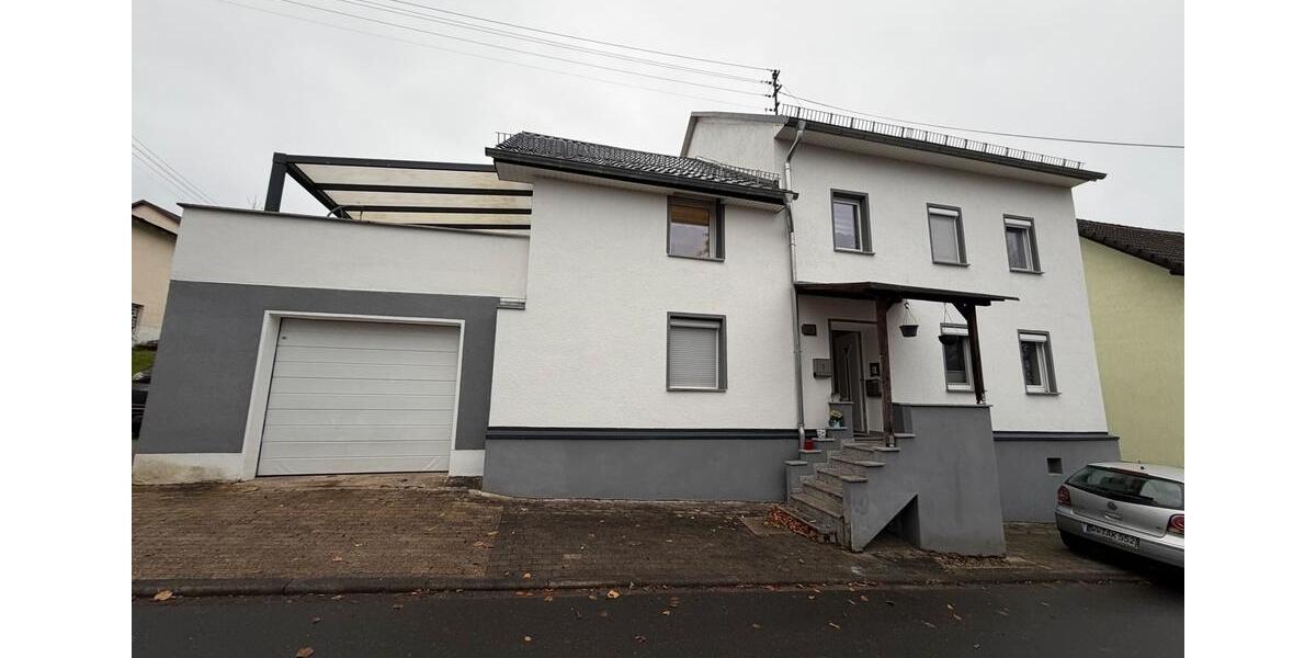 Frisch renovierte 2 Etagen Wohnung mitTerrasse, Garage und Garten 4 zimmer