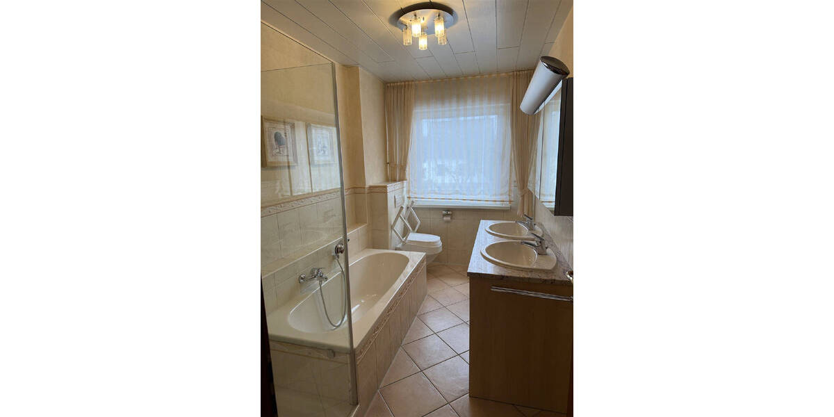 Einfamilienhaus Montabaur - 7 Zimmer, 215 m&sup2;, 490.000&euro; | Angebot:26799360