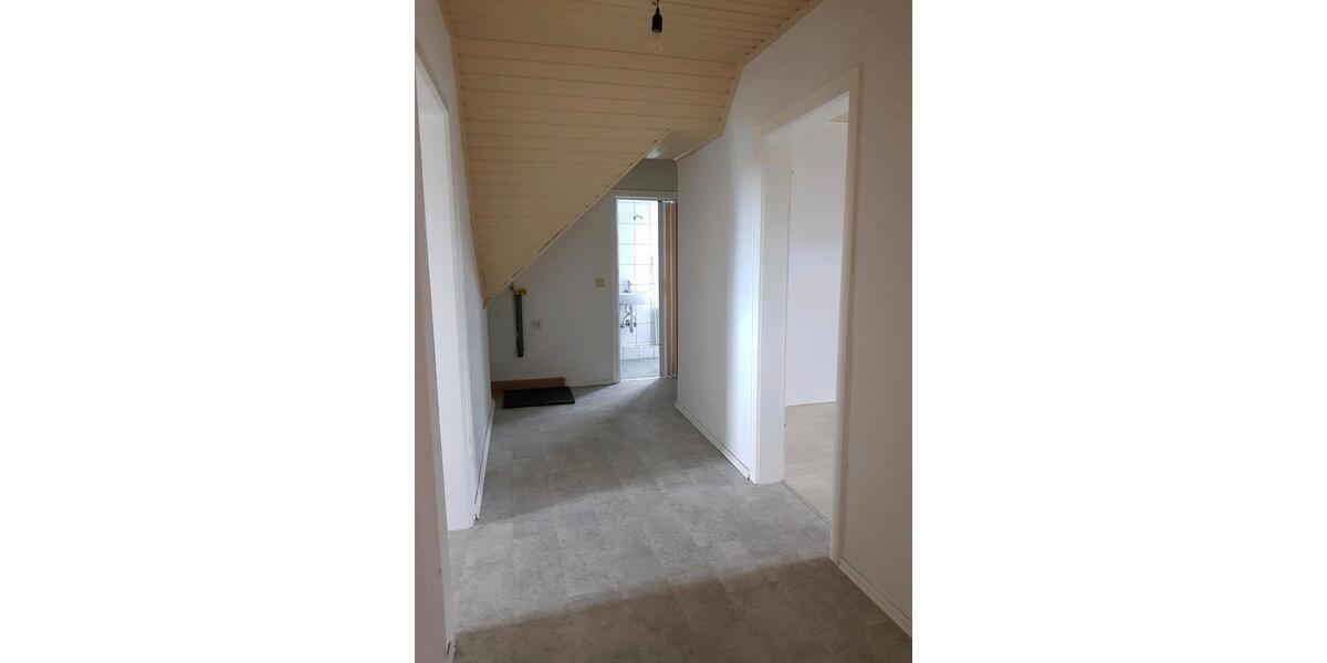 Dachgeschoßwohnung Nauort - 3 Zimmer, 75 m&sup2;, 400&euro; | Angebot:26678207