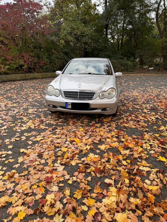 Mercedes-Benz C 180 249.000 km 2.250 € Sankt Sebastian 56220