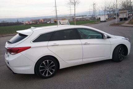 Hyundai i40 148.000 km 12.400 &euro; Koblenz 56070