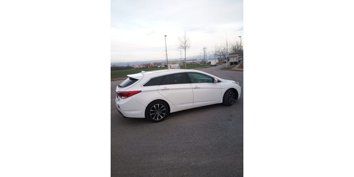 Hyundai i40 148.000 km 12.400 &euro; Koblenz 56070