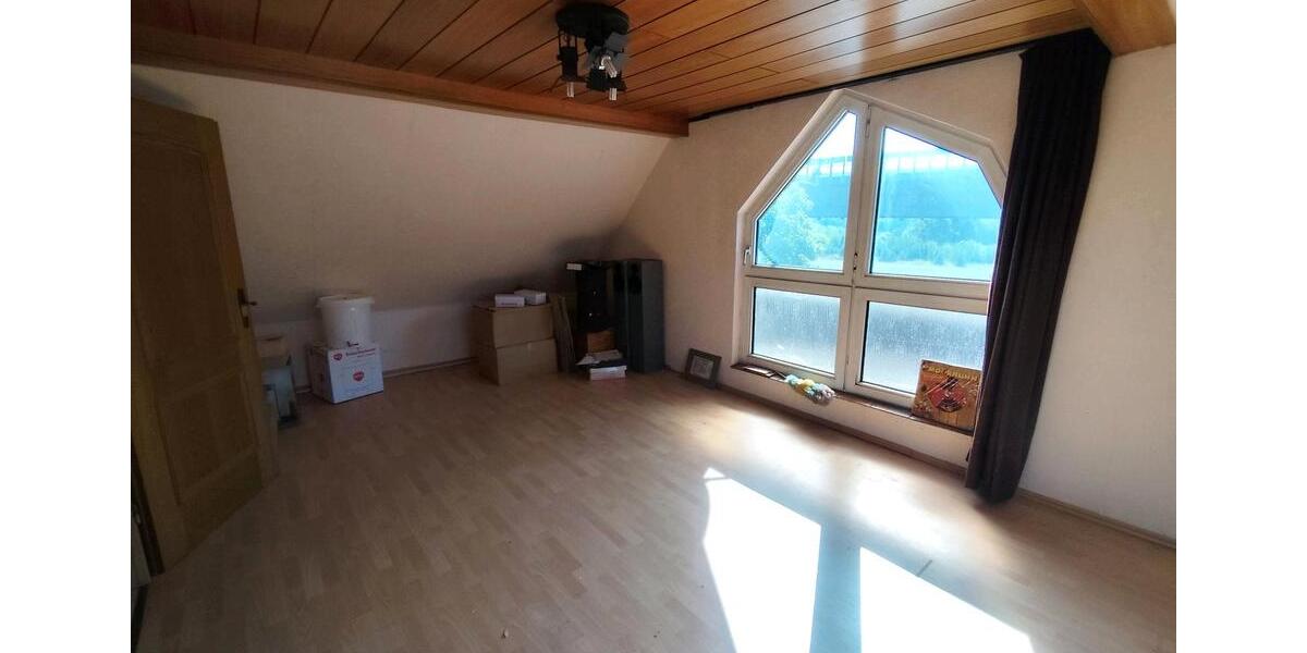 Etagenwohnung Urmitz - 7 Zimmer, 160 m&sup2;, 260.000&euro; | Angebot:26993204