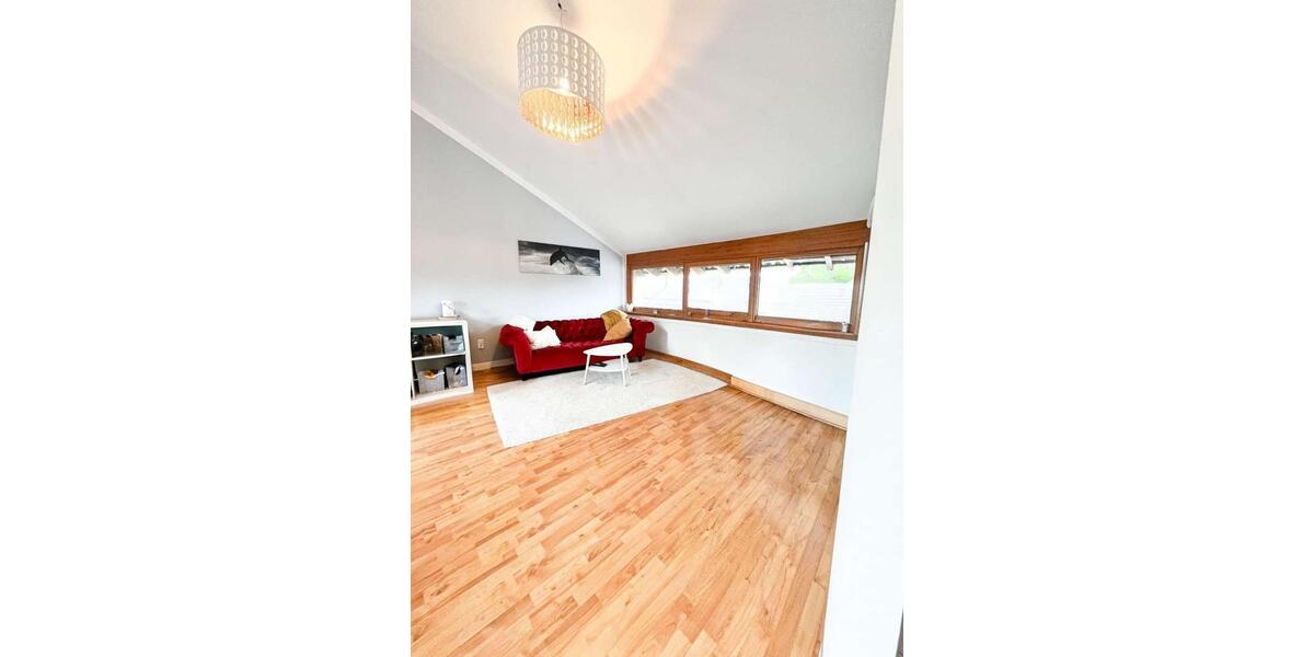 Dachgeschoßwohnung Urmitz - 3 Zimmer, 81 m&sup2;, 810&euro; | Angebot:26462264