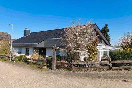 Einfamilienhaus mit großem Garten h