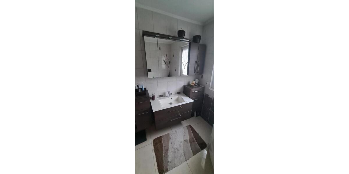 Gemütliches Rheinhaus in zentraler Lage der Karthause 4 zimmer