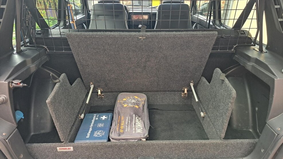 Lada Niva 32.650 km 14.900 € Dachsenhausen 56340