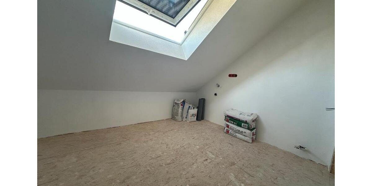 Dachgeschoßwohnung Brey - 3 Zimmer, 80 m&sup2;, 1.100&euro; | Angebot:26693598