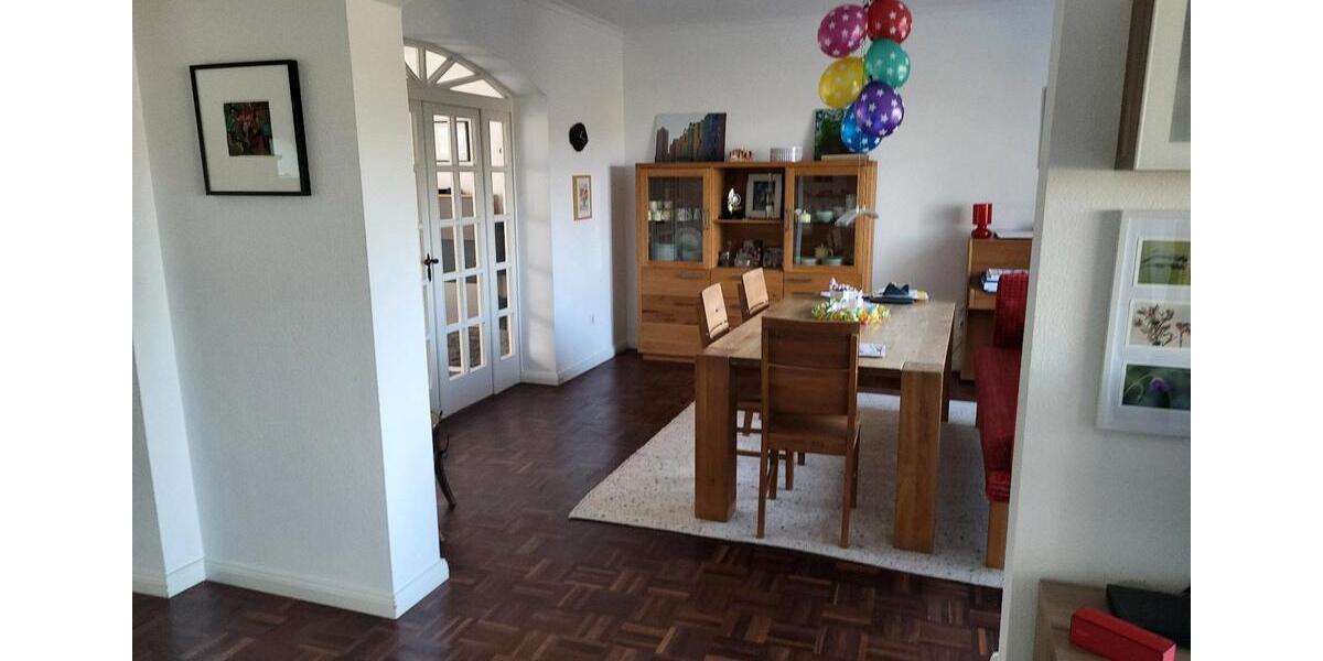 Einfamilienhaus mit Einliegerwohnung in Rheinhöhenlage 8 zimmer