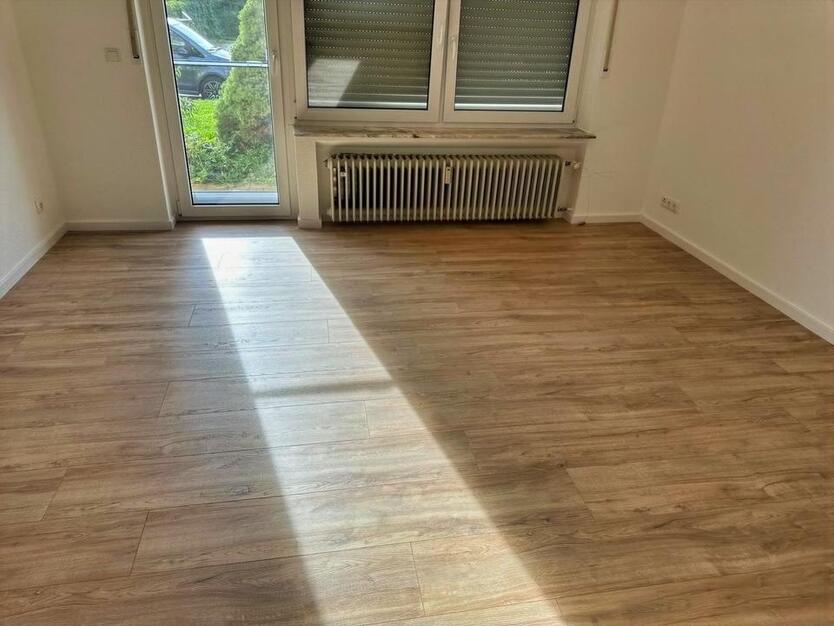 Stilvolle 4-Zimmer-Mietwohnung mit Balkon und Garage – frisch modernisiert zimmer