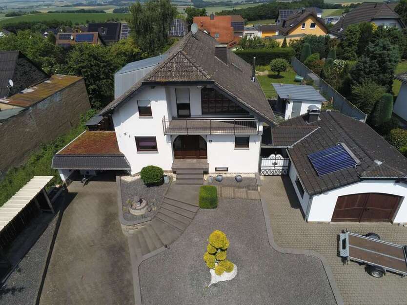 Haus zum Kaufen in Kalt 565.000 € 210.17 m²