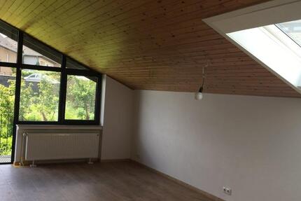 1-Zimmer-Dachgeschosswohnung mit Stellplatz zu vermieten zimmer