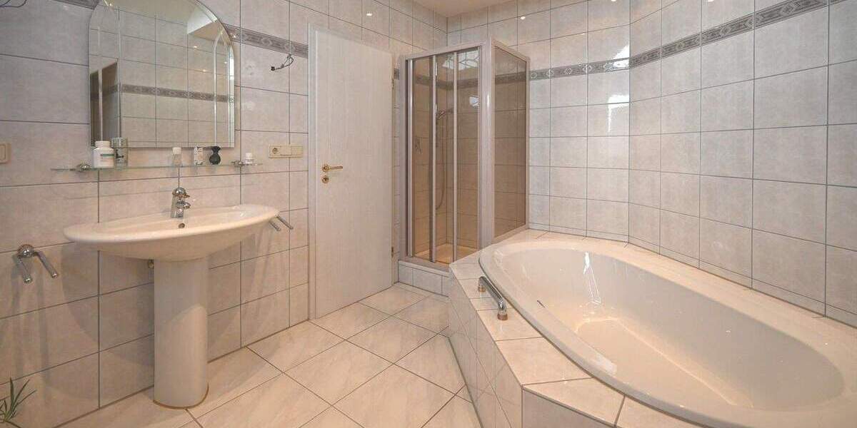 Einfamilienhaus Neuwied Heimbach-Weis - 7 Zimmer, 221 m&sup2;, 399.000&euro; | Angebot:25686139