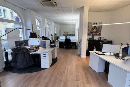 Einzelhandel in Andernach 2.262 € 125 m² zimmer