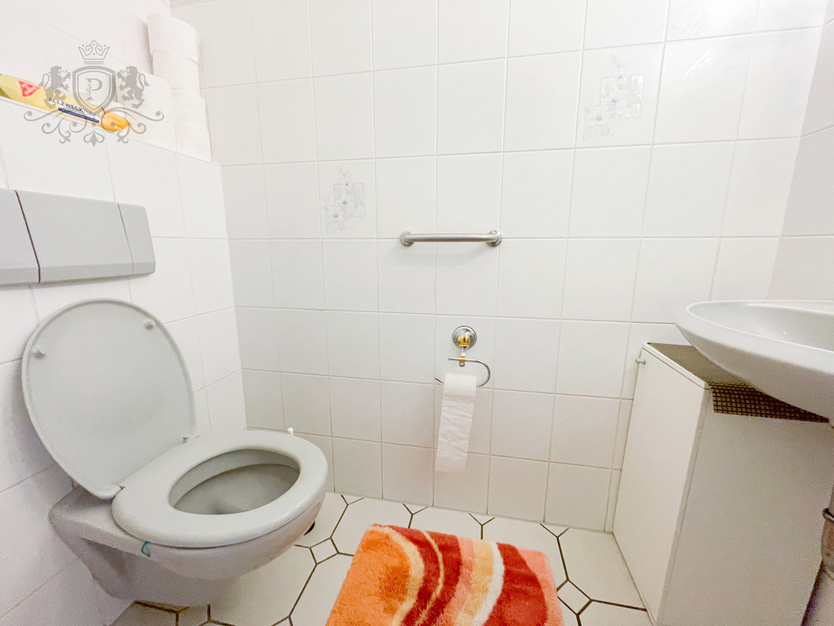 ++ RESERVIERT ZWEIFAMILIENHAUS Einliegerwohnung Terrasse Loggia Doppelgarage Gäste-WC ++ 8 zimmer