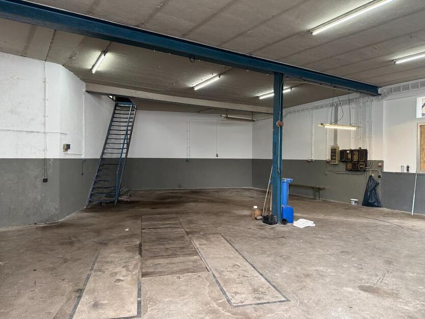 Große Halle in 56316 Raubach Werkstatt Lager
