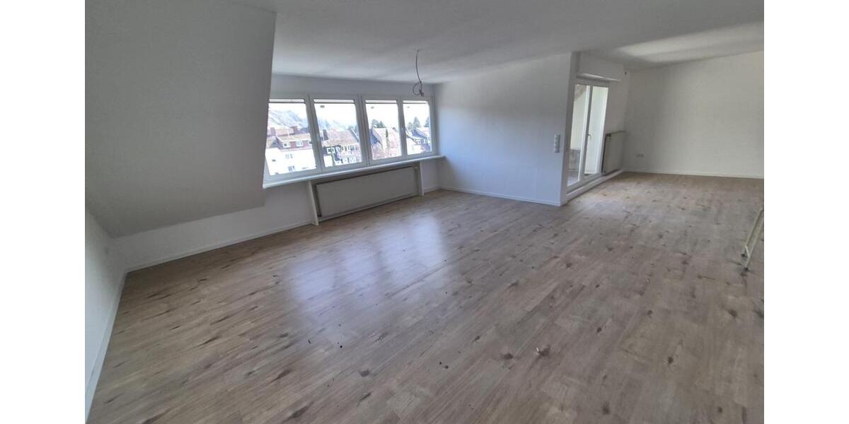 Dachgeschoßwohnung Koblenz - 2.5 Zimmer, 98 m&sup2;, 1.099&euro; | Angebot:25641190