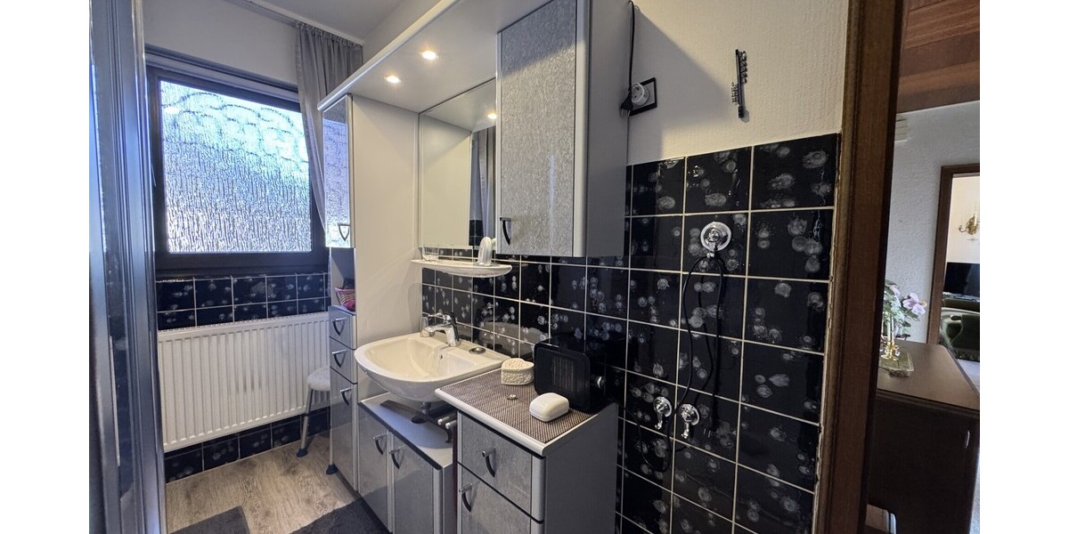 Zwei-Parteienhaus mit Baugrund - Zweifamilienhaus Niederzissen | Angebot:25145612