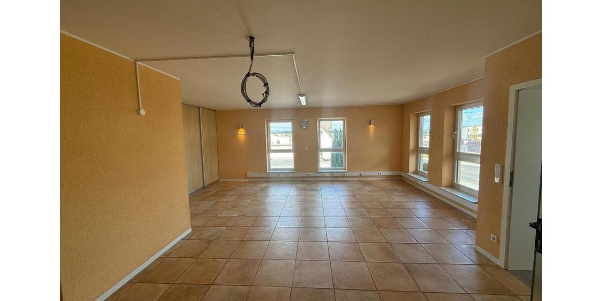 Büroetage mit 110 m² in zentraler Lage in Ransbach-Baumbach zu ve zimmer