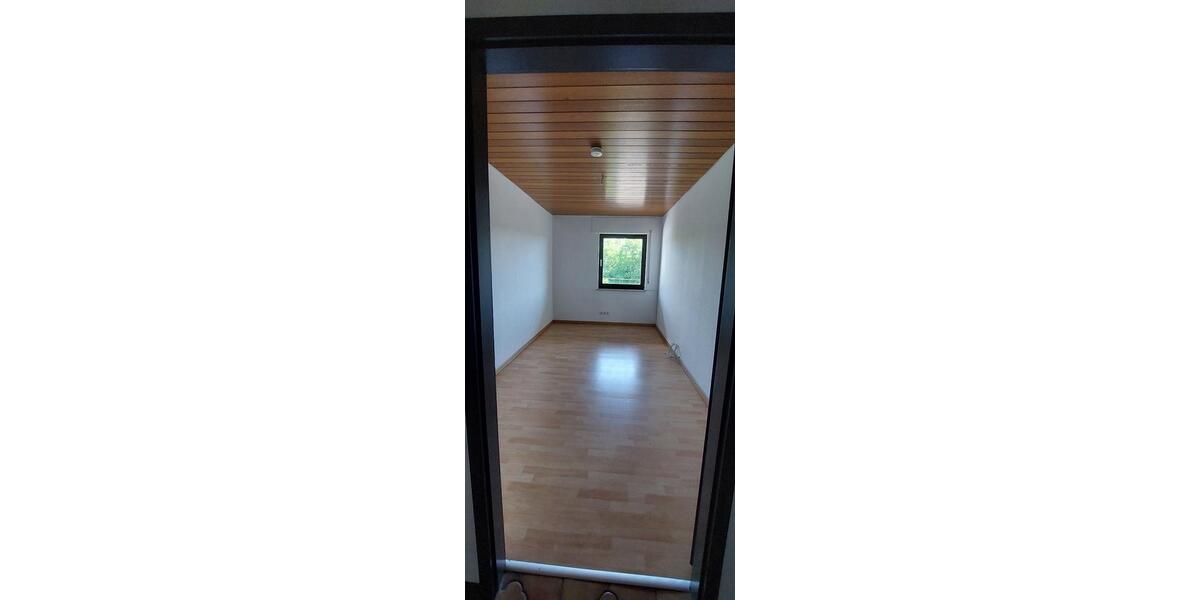 Etagenwohnung Rengsdorf - 4 Zimmer, 127 m&sup2;, 1.150&euro; | Angebot:26679536